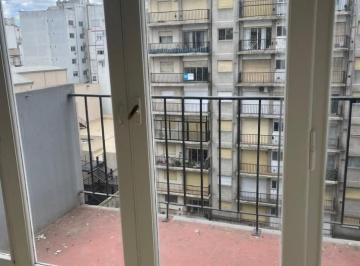 Departamento · 45m² · 2 Ambientes · Alquiler 24 Meses - 2 Ambientes a La Calle con Balcon - Patio C/ Parrilla - Microcentro