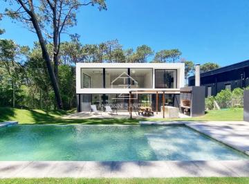 Foto1 · Casa a Estrenar en Barrio Privado. 4 Suites, Piscina Climatizada, Losa Radiante.