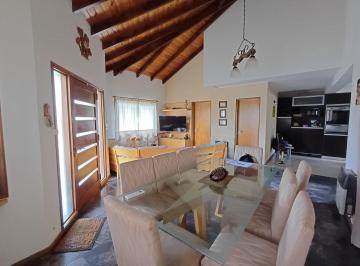 Casa · 166m² · 4 Ambientes · 2 Cocheras · Venta Casa de 3 Dorm. con Patio y Cochera