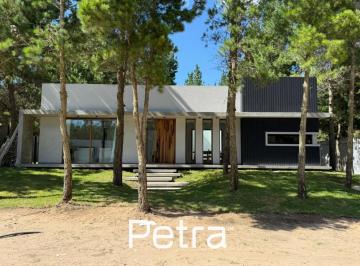 Casa · 177m² · 4 Ambientes · Casa en Alquiler en Costa Esmeralda
