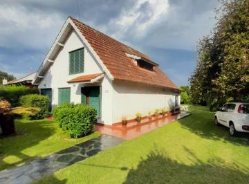 Casa en Venta de 5 ambientes Chapadmalal · Gran Chalet en Excelente Zona de Chapalmalal Se Vende