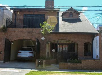 Casa · 170m² · 7 Ambientes · 1 Cochera · Casa en Venta 3 Dorm., 3 Baños, La Florida.