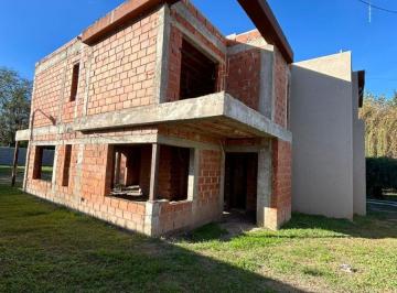 Casa · 180m² · 4 Ambientes · 1 Cochera · Excelente Oportunidad en Argüello: Lote 680 m con Dos Duplex (Uno a Terminar)