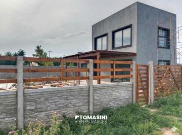 Casa · 100m² · 3 Ambientes · 2 Cocheras · Casa Chalet a Estrenar 3 Ambientes en Dos Plantas