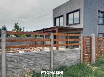 Casa · 100m² · 3 Ambientes · 2 Cocheras · Casa a Estrenar 3 Ambientes en Dos Plantas - Mar de Cobo