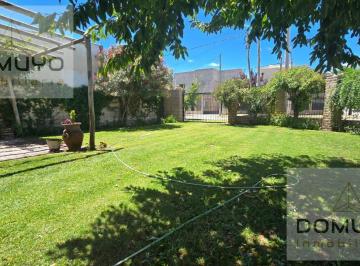 Casa · 173m² · 7 Ambientes · 2 Cocheras · Casa en Plottier