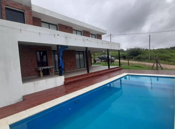 Casa · 225m² · 1 Ambiente · 1 Cochera