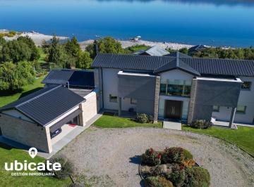 Casa · 362m² · 7 Ambientes · 2 Cocheras · Casa a m del Lago en Las Chacras