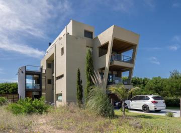 Casa · 493m² · 5 Ambientes · Casa en Venta - 4 Dorm. 3 Baños - Pinamar