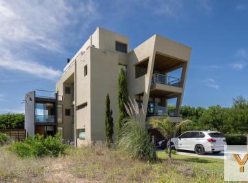 Casa · 493m² · 5 Ambientes · Casa en Venta - 4 Dorm. 3 Baños - Pinamar