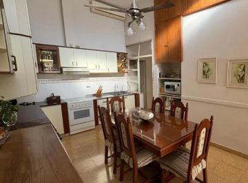 Casa · 160m² · 5 Ambientes · 1 Cochera · Casa en Venta - 3 Dorm. 4 Baños - Pergamino