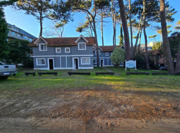 Edificio · 450m² · 9 Cocheras · Complejo de Cabañas - 9 Ufs - Cariló