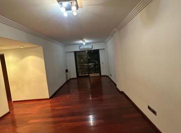 Departamento de 3 ambientes, Caballito · Hermoso Semipiso Al Frente con Cochera y Dependencia Servicio