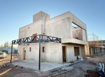 Casa · 160m² · 4 Ambientes · 1 Cochera · Casa 3 Dorm. en Venta Financiada Neuquén B° Costa Serena