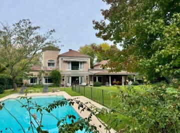 Casa de 9 ambientes, Pilar · Venta. Estupenda Casa Super Luminosa y Amplia. Mayling Club de Campo. Pilar.