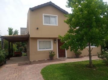 Casa · 103m² · 4 Ambientes · 1 Cochera · Casa en Venta 4 Ambientes - Jardin - Pileta - Parrilla