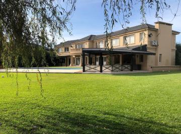 Casa · 486m² · 8 Ambientes · 2 Cocheras · Casa en Venta - Barrio Septiembre - Doble Terreno - Grandes Espacios - Pileta Climatizada - Ing Maschwitz