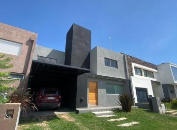 Casa de 6 ambientes, Córdoba · Alquiler Campo de Vuelo