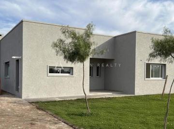Casa · 115m² · 4 Ambientes · 2 Cocheras · Casa en Venta en Santa Elena Pilar del Este