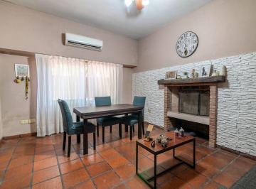 Casa de 3 ambientes, San Isidro · Casa en Venta con Cochera en Beccar
