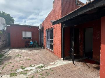 Casa · 115m² · 4 Ambientes · 1 Cochera · Casa Sobre Lote de 300 Mtrs2 Aprox, 4 Ambientes con Cochera
