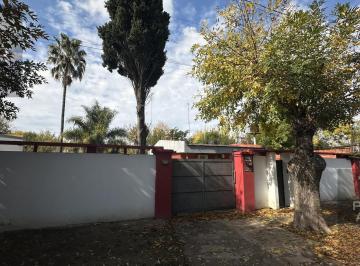 Casa · 200m² · 5 Ambientes · 2 Cocheras · Casa en Villa Elisa. El Rincón.
