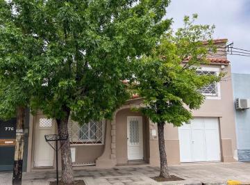 Casa · 213m² · 5 Ambientes · 1 Cochera · Casa en Venta en Bahia Blanca, Resto de La Provincia, Buenos Aires