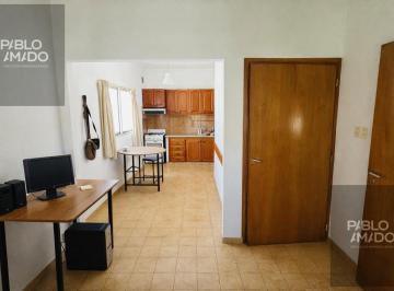 Casa · 66m² · 4 Ambientes · 1 Cochera · Duplex en 31 y 61. 2 Dorm.. Cochera