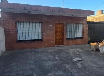 Casa · 55m² · 3 Ambientes · 3 Cocheras · Venta Casa 3 Ambientes, V. Centenario Banfield.