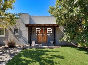 Casa · 114m² · 4 Ambientes · 3 Cocheras - RIB INMOBILIARIA (CSI 5901 Osvaldo Sobico) · Excelente Propiedad en Una Planta - Apto Crédito - Financiación