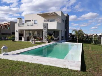 Casa · 200m² · 5 Ambientes · 2 Cocheras · Casa - San Rafael