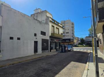 Bodega-Galpón · 100m² · La Fronda 1600 Galpón Depósito en Venta con Servicios en en Villa Gral. Mitre