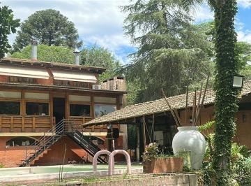 Casa · 445m² · 4 Dormitorios · 4 Cocheras · Casa en La Carolina