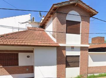 Casa · 5 Ambientes · 1 Cochera · Casa en Alquiler