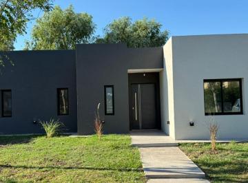 Casa de 5 ambientes, Pilar · Casa en Venta en Pilar del Este, Barrio Santa Emilia, a Estrenar, en Pb. Lista Para Mudarse