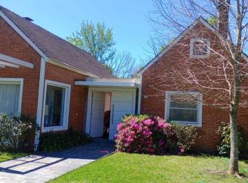 Casa de 5 ambientes, Pilar · Casa con 3 Dorm. en Venta, 973 m² en Golfer´s Country Club