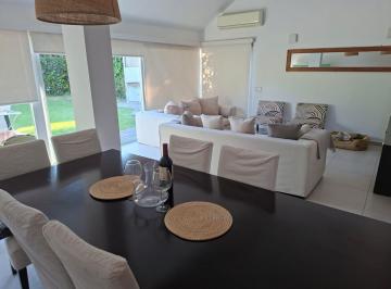 Casa · 166m² · 5 Ambientes · Casa en Venta 5 Ambientes Lote Interno Pileta Amenities Deportes Aranjuez Country Club Escobar