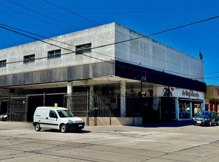Local comercial · 1530m² · 60 Cocheras