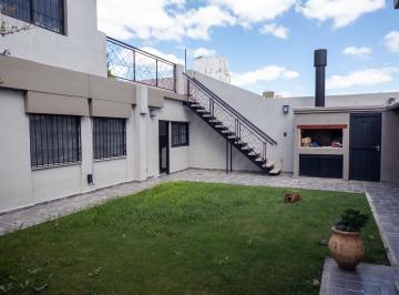 Casa · 289m² · 6 Ambientes · Casa en B Poeta Lugones