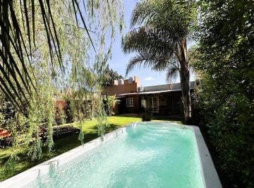 Parque y pileta · Casa en Venta 4 Ambientes, con Pileta, Parque y Parrilla en Barrio Semi Cerrado en Rincon de Milberg