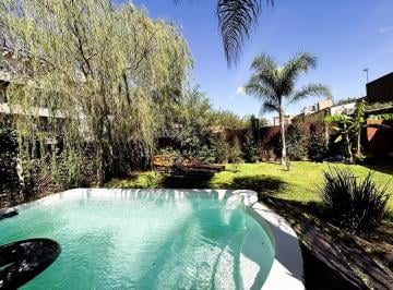 Parque y pileta · Casa en Venta 4 Ambientes, con Pileta, Parque y Parrilla en Barrio Semi Cerrado en Rincon de Milberg