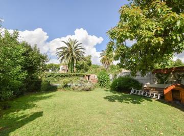 Casa · 160m² · 5 Ambientes · 1 Cochera · Casa - Adrogue