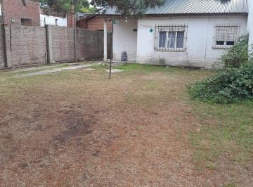 Casa · 51m² · 2 Ambientes · 3 Cocheras · Caisamar Casa en Venta Amplio Terreno