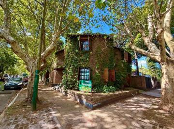 Casa · 180m² · 4 Ambientes · Casa en Venta en Burzaco, Almirante Brown, G. B. a. Zona Sur