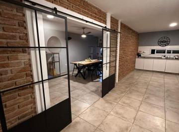 Casa · 330m² · 5 Ambientes · 1 Cochera · Dúplex 3 Dorm en Venta - Pileta - Solares del Sur
