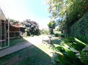 Casa · 74m² · 4 Ambientes · 2 Cocheras · Casa en Venta - Parque - Cochera - Dos Dorm.