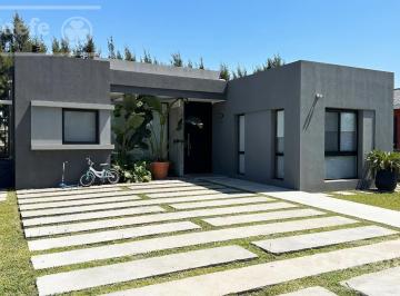 Casa · 141m² · 4 Ambientes · 2 Cocheras · Casa en Venta de 4 Ambientes en Barrio Cerrado La Reserva de Hudson, Berazategui