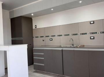 Casa de 3 ambientes, Carmen de Areco · Casa en Esquina con Amplio Terreno en Zona de Crecimiento