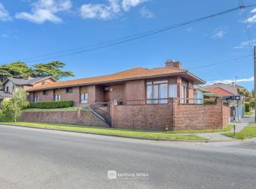 Casa · 225m² · 5 Ambientes · 2 Cocheras · Venta - Casa 5 Ambientes - Chauvin