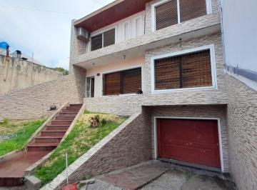 Casa · 300m² · 5 Ambientes · 4 Cocheras · Casa en Isidro Casanova